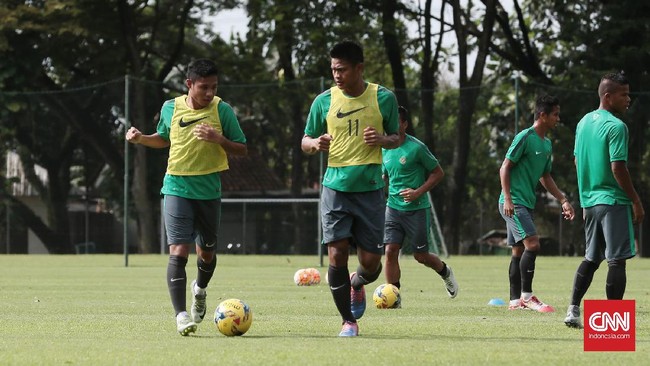 Mantan pemain timnas Indonesia, Bima Sakti, menyarankan agar tim Merah Putih tidak mematok target terlalu tinggi yaitu juara Piala AFF 2016.
