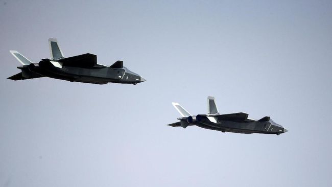 China Pamer Rudal Jet Tempur J-20