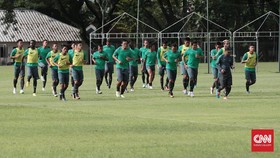 Gaya Unik Para Pemain Timnas Indonesia Atasi Kebosanan