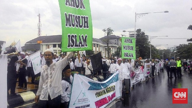 Bentuk reaksi netizen terhadap rencana demo yang akan dilakukan Jumat (4/11) adalah dengan menggunakan tagar #NggakIkutDemo di Twitter.
