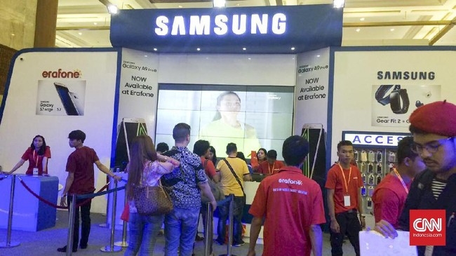 Samsung Galaxy J sudah laku 15 unit dan menjadikan ponsel paling diburu pada perhelatan Indocomtech 2016.