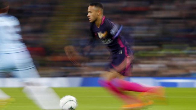 Sosok penyerang Brasil yang kini membela Barcelona, Neymar, dianggap bisa mendongkrak prestasi PSG baik di level domestik maupun Eropa.