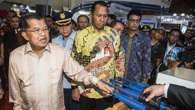Pameran Indo Defence tahun ini usung tema 'Bolstering Defence Industry Cooperation: Achieving a Global Maritime Fulcrum and a Secure World' sesuai visi Jokowi.