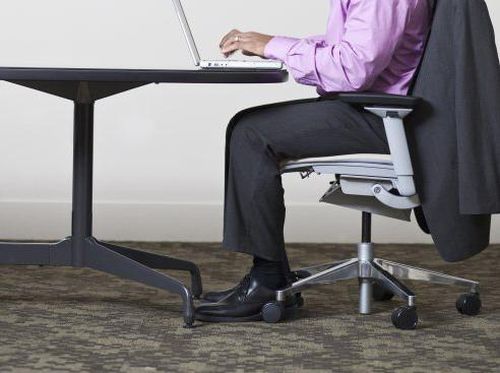 Seharian Duduk di Kantor? Begini Cara Menangkal Dampak Buruknya Seharian Duduk di Kantor? Begini Cara Menangkal Dampak Buruknya