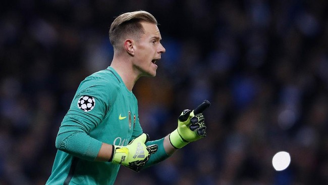 Kiper asal Jerman, Marc-Andre ter Stegen memilih memperpanjang kontrak di Barcelona hingga 2022 dengan klausul pembelian hingga 180 juta euro.
