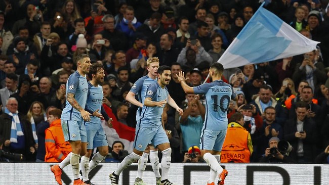 Kevin De Bruyne jadi pemain pertama dalam tujuh tahun terakhir yang mencetak gol lewat tendangan bebas ke gawang Barcelona.