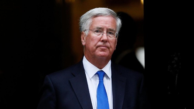 Menteri Pertahanan Inggris Michael Fallon memilih mundur dari jabatannya setelah skandal pelecehan seksual menyangkut dirinya mendapat perhatian publik.