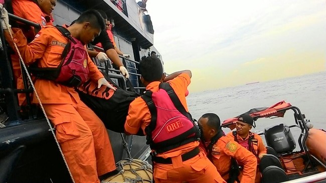 Kapal kayu yang tenggelam di Perairan Tanjung Bemban, Batam, tidak terdaftar di otoritas pelayaran. Tidak adanya manifes penumpang menyulitkan evakuasi.