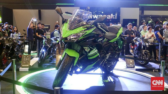 Produsen motor premium asal Jepang ini memperkenalkan kepada publik jajaran Ninja yang terbaru. Seperti apa penampilannya?