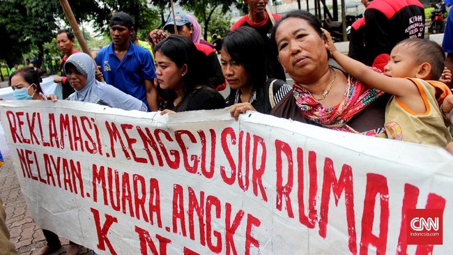 Pada konsultasi publik di Balai Kota, Kementerian Kelautan dan Perikanan mendesak Pemprov DKI memberikan solusi untuk nelayan yang terdampak reklamasi.