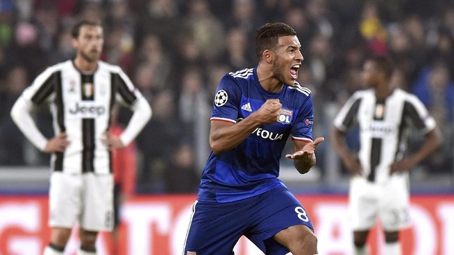 Gol pemain Lyon Corentin Tolisso menggagalkan kemenangan di depan mata Juventus. Tim tamu menjaga asa dengan menahan imbang Juve 1-1.