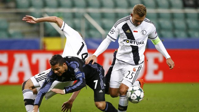 Real Madrid sempat tertinggal 2-3 dari tuan rumah Legia Warsawa di babak kedua sebelum akhirnya menyamakan skor lewat gol Mateo Kovacic.