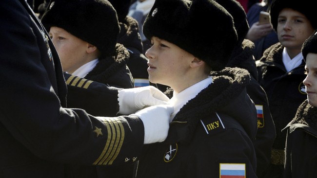 Mengintip Latihan Militer Anak di Rusia