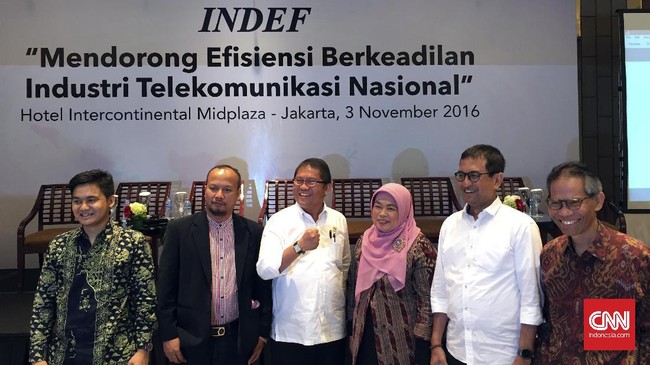 Setelah kembali menunda penurunan tarif interkoneksi, Kominfo dan BRTI meminta verifikator independen untuk 'meracik' angka paling pas.