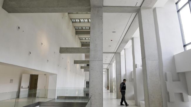 Setelah sempat tertunda dan pembangunan yang rumit, museum seni kontemporer pertama di Yunani tersebut akhirnya resmi dibuka buat publik.