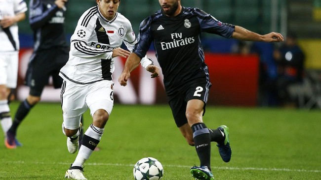 Dua gol Real Madrid di babak pertama dicetak oleh Gareth Bale dan Karim Benzema. Sedangkan satu-satunya gol Legia Warsawa dilesakkan Vadis Odjidja.