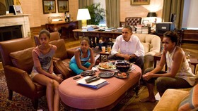 Obama Hiasi Gedung Putih dengan Karya Seniman Radikal