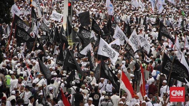 Latar belakang pendidikan tinggi dengan penghasilan yang serba berkecukupan, tak menjamin seseorang bisa menolak 'pesona' radikalisme keagamaan.