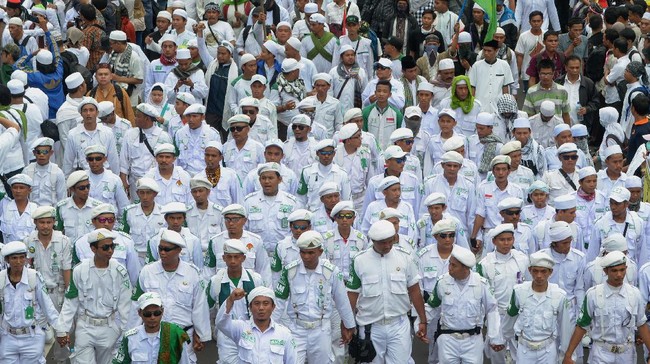 Wapres Jusuf Kalla mengatakan, kepolisian akan menentukan ada tidaknya unsur pidana yang dilanggar Ahok terkait Surat Al-Maidah, dalam dua pekan ke depan.