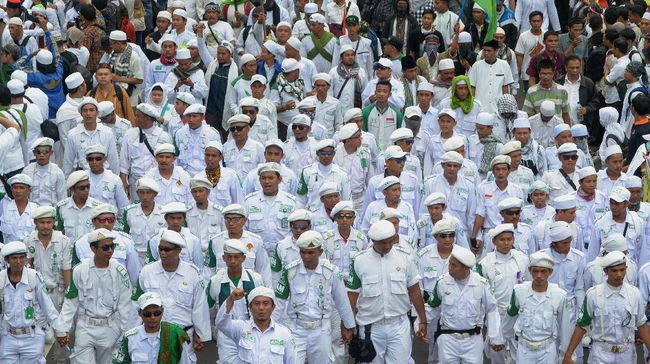 Maklumat Kapolri: Warga Dilarang Sebarluaskan Konten FPI Salah satu isi maklumat tersebut adalah masyarakat diminta tidak mengakses, mengunggah, dan menyebarluaskan konten terkait FPI baik di website atau medsos.