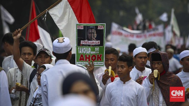 Menurut tokoh MUI, status Ahok sebagai tersangka akan berdampak terhadap dukungannya di Pilkada DKI Jakarta.