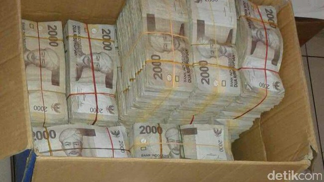 Biasanya kita menerima kembalian Rp2.000. Kamu bisa menabung duit ini dan lihat, apa saja yang bisa kamu dapatkan darinya.