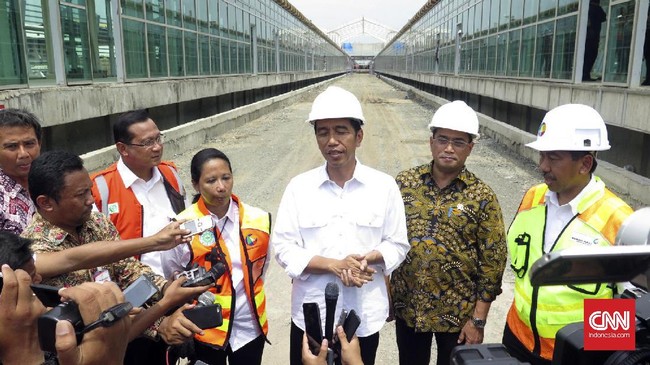 Jokowi mengapresiasi pencapaian yang diraih GMF AeroAsia yang mampu mengembangkan fasilitas maintenance repair dan overhaul (MRO) pesawat Hanggar 4.