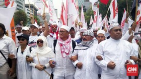 Takbir dan Yel 'Tangkap Ahok' Memekakkan Istana Negara