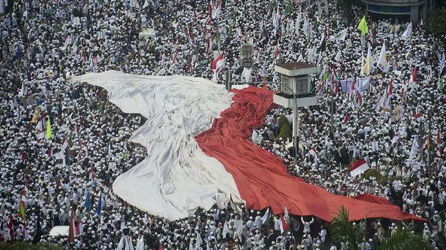 Usai Bertemu Kapolri, Netizen Hasilkan Piagam Anti Hoax Stabilitas situasi di Jakarta terkait penyebaran informasi palsu menjadi perhatian utama pegiat medsos dan mengajak masyarakat untuk memverifikasi informasi.