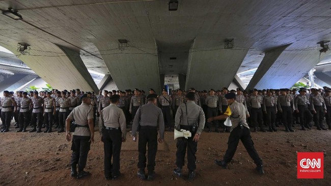 Kapolri juga mengimbau para orator yang akan beraksi di tengah massa. Ia meminta orator tidak menghujat pihak lain untuk menjaga rasionalitas massa aksi.