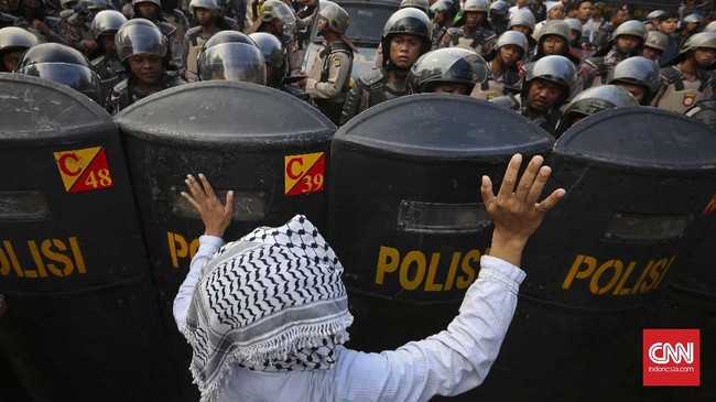 Gerakan Nasional Pengawal Fatwa MUI bertemu Kapolri untuk membicarakan teknis unjuk rasa tanggal 2 Desember mendatang. Mereka sepakat berdemo di Monas.