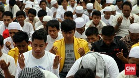 Salat Subuh '1212', Masjid Pusdai Bandung Dipadati Jamaah