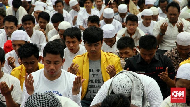 Para jamaah berdatangan sejak pukul 10 malam. Jamaah tidak hanya berasal dari Kota Bandung, tetapi juga beberapa wilayah lainnya.