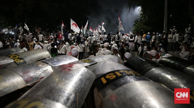 Mabes Polri menyatakan, polisi menyiapkan Jalan Medan Merdeka Selatan dan Jalan Medan Merdeka Timur untuk mengantisipasi jumlah massa yang membludak.