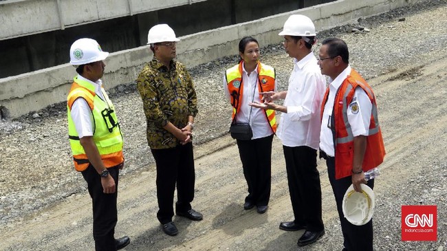 Presiden Joko Widodo memastikan langsung pembebasan 800 meter lahan di Batu Ceper, Tangerang, yang akan dilalui kereta Bandara Soetta-Jakarta.
