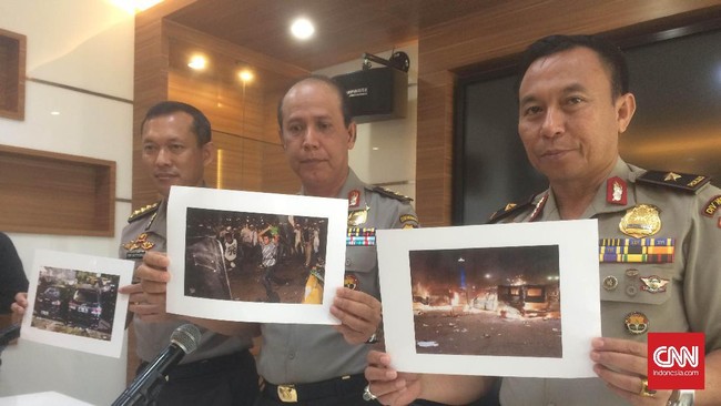 Aksi brutal dilakukan oleh warga yang tergabung dalam masyarakat dari Luar Batang. Polisi menduga kuat kericuhan semalam memiliki koordinator.