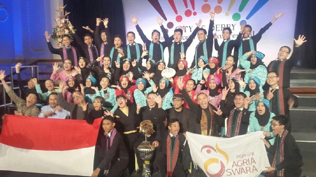 Paduan Suara IPB mengharumkan nama bangsa di Irlandia.