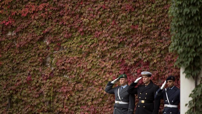 Setelah mengungkap adanya 20 tentara simpatisan militan di militer, Jerman temukan 60 kasus lagi. Tahun depan rekrutan akan diperiksa lebih mendalam.