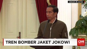 Jaket Bomber Jokowi Jadi Tren dan Viral