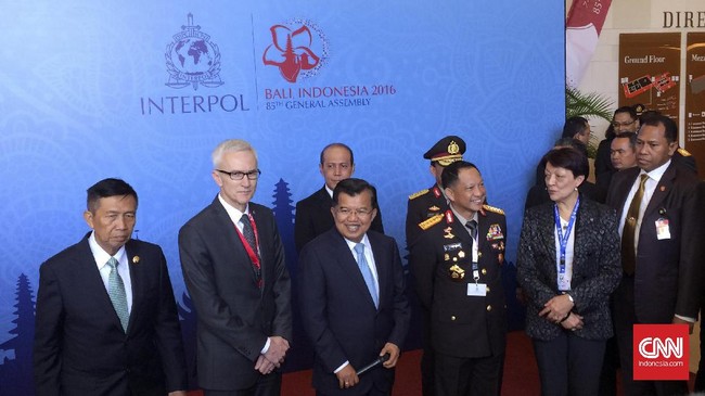 Wakil Presiden Jusuf Kalla menyatakan perkembangan teknologi mempermudah penyebaran radikalisme lewat Internet.