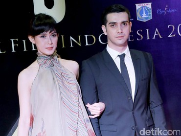 img-title Atas Nama Cinta, 5 Pasangan Artis Nekat Nikah Tanpa Restu Orang Tua