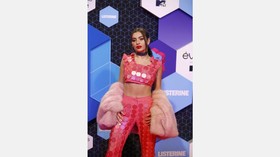 Parade 'Keanehan' di Karpet Merah MTV EMA 2016