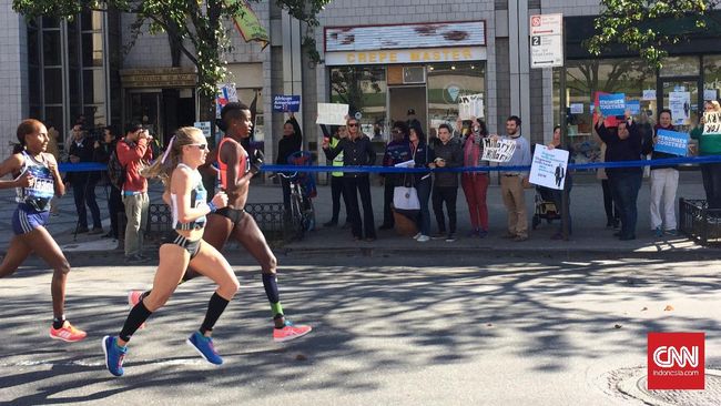 Chau Smith merayakan ulang tahunnya yang ke-70 dengan menerima tantangan Tiple 7 Quest dengan melakukan maraton di 7 kontinen dalam 7 hari.