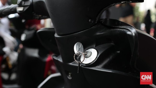 Pemerintah melalui Kemenperin menegaskan hanya akan memberlakukan pemberian insentif untuk mobil listrik, bukan untuk motor listrik.