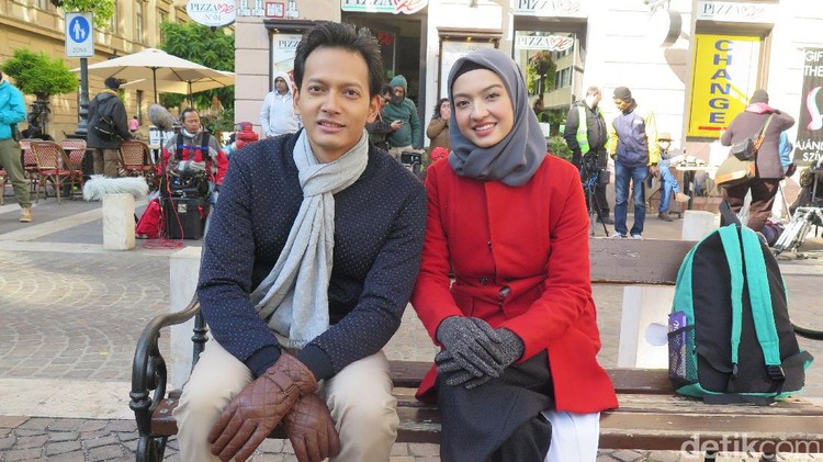 Film 'Surga yang (Tak) Dirindukan 2' Screenshoot film 'Surga yang (Tak) Dirindukan 2'