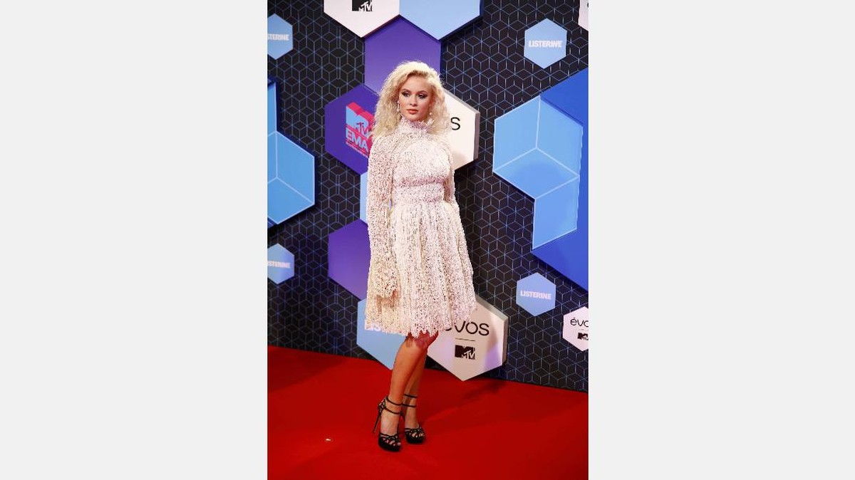 Parade 'Keanehan' di Karpet Merah MTV EMA 2016