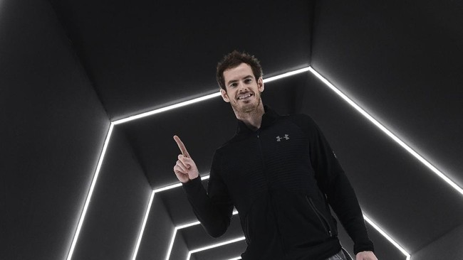 Petenis asal Skotlandia, Andy Murray, berhasil melengserkan Novak Djokovic dari posisi petenis nomor satu dunia versi ATP setelah memenangi Paris Masters.