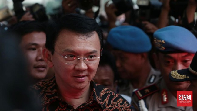 Tekanan massa dikhawatirkan akan mengganggu kemandirian hakim dalam memutus perkara Ahok secara adil.