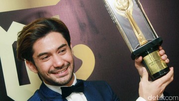 KEYAKINAN REZA RAHADIAN JADI MUALAF