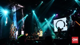 Kehangatan Musik di Tengah Hutan Pinus